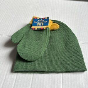 Kids green & yellow dinosaur themed hat & mittens set